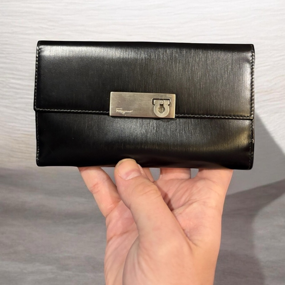 Salvatore Ferragamo Gancini Logo Continental Black Leather Long Wallet - Picture 5 of 13